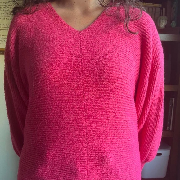 Bright pink sweater - Picture 2 of 3
